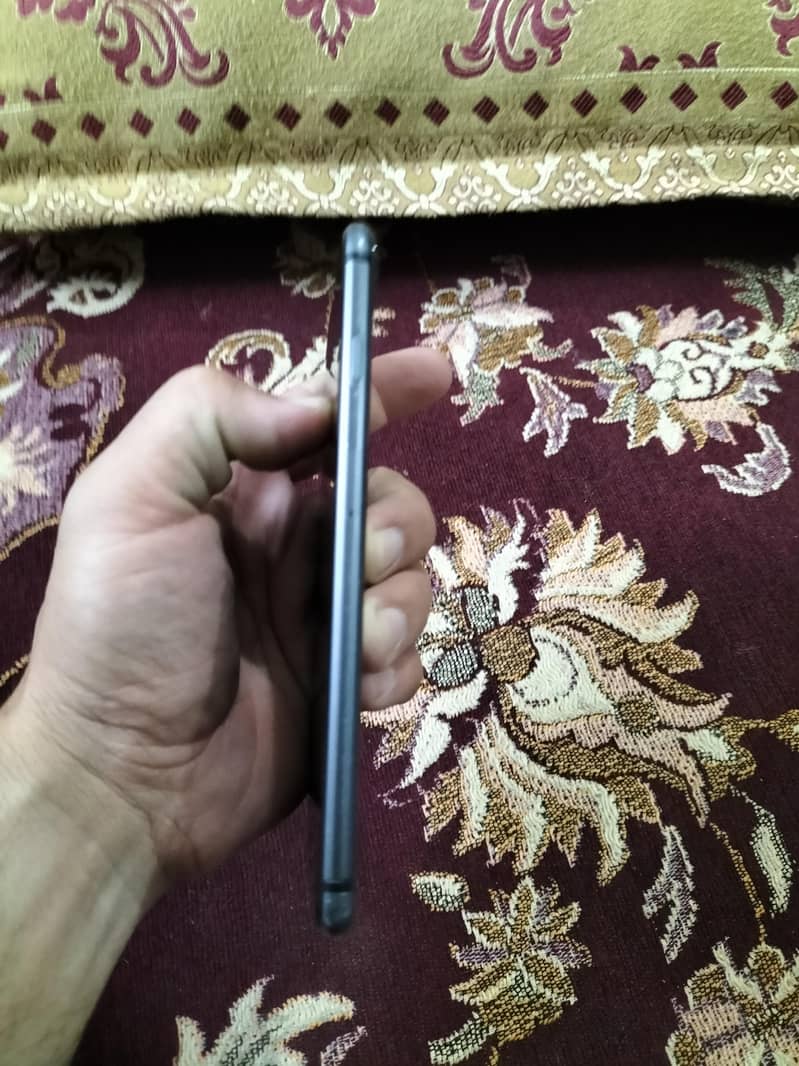 Apple iPhone 8 Plus 6