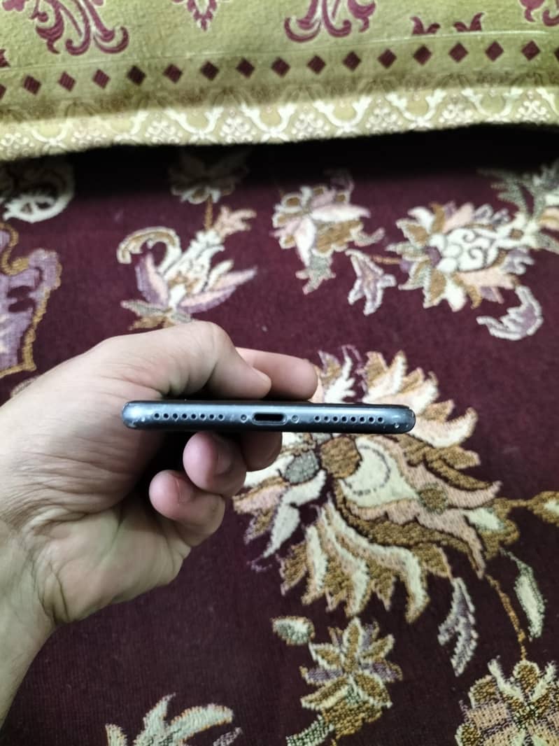 Apple iPhone 8 Plus 7