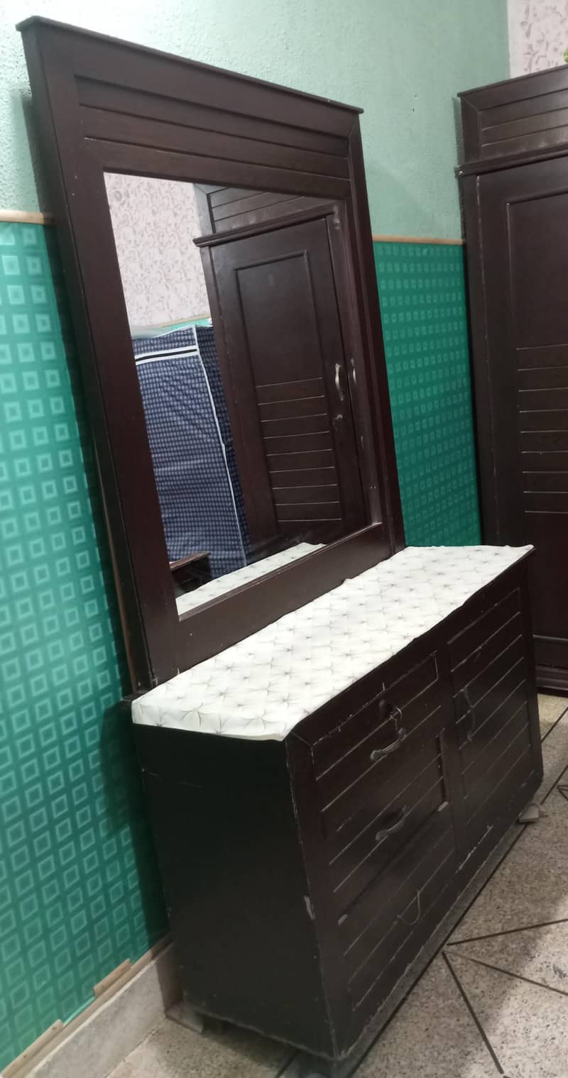 showcase, dressing table 2