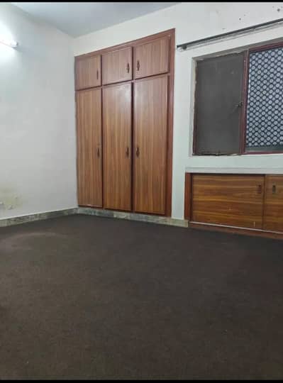 Room for Rent in G-11/4