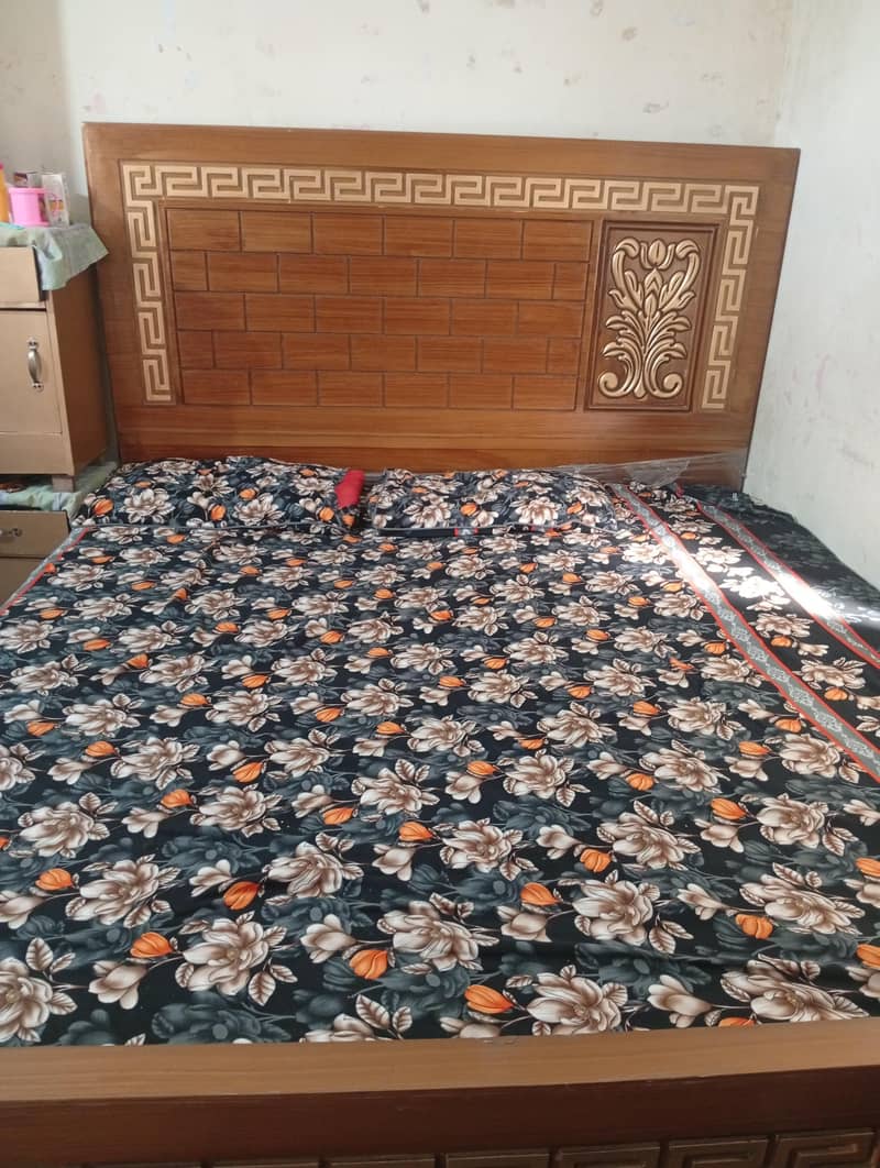 king size bed 0