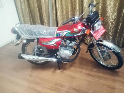 honda 125 lush new condition  10/10 showroonm lock same brand new