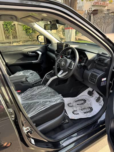 Toyota Raize Xs Package Pearl Black Color