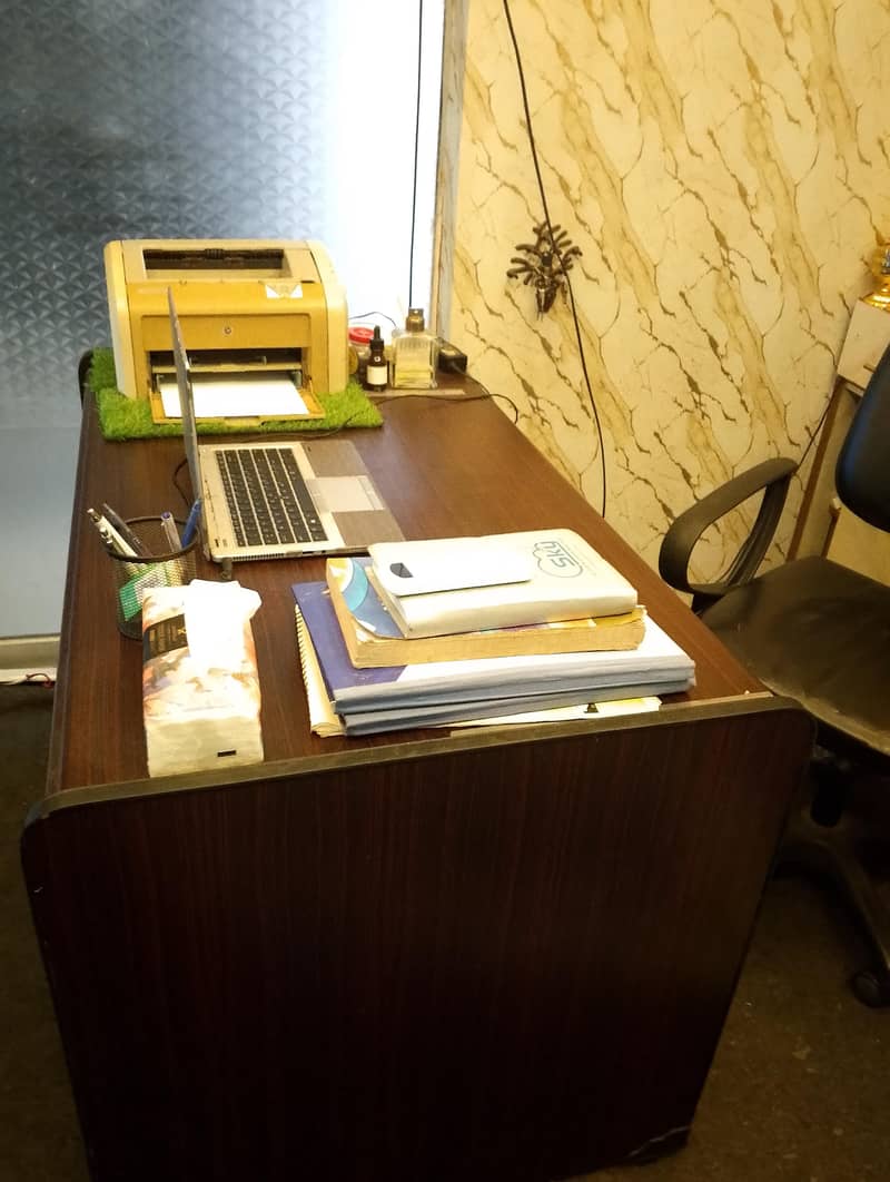 Executive Table Good Condition 1