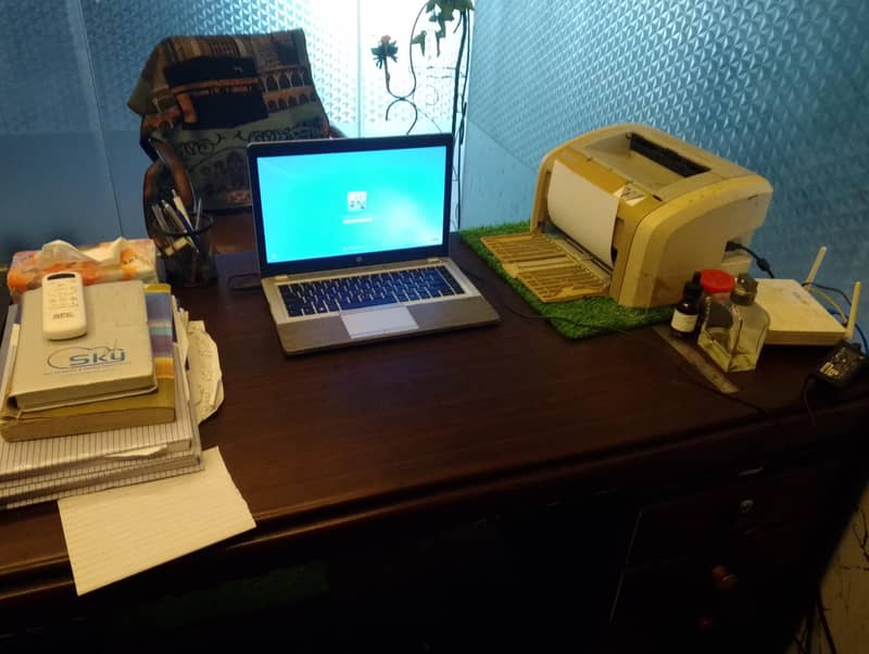 Executive Table Good Condition 2