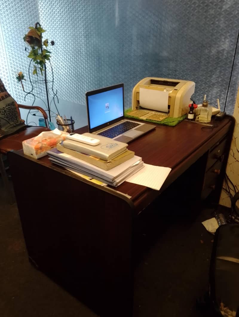 Executive Table Good Condition 6