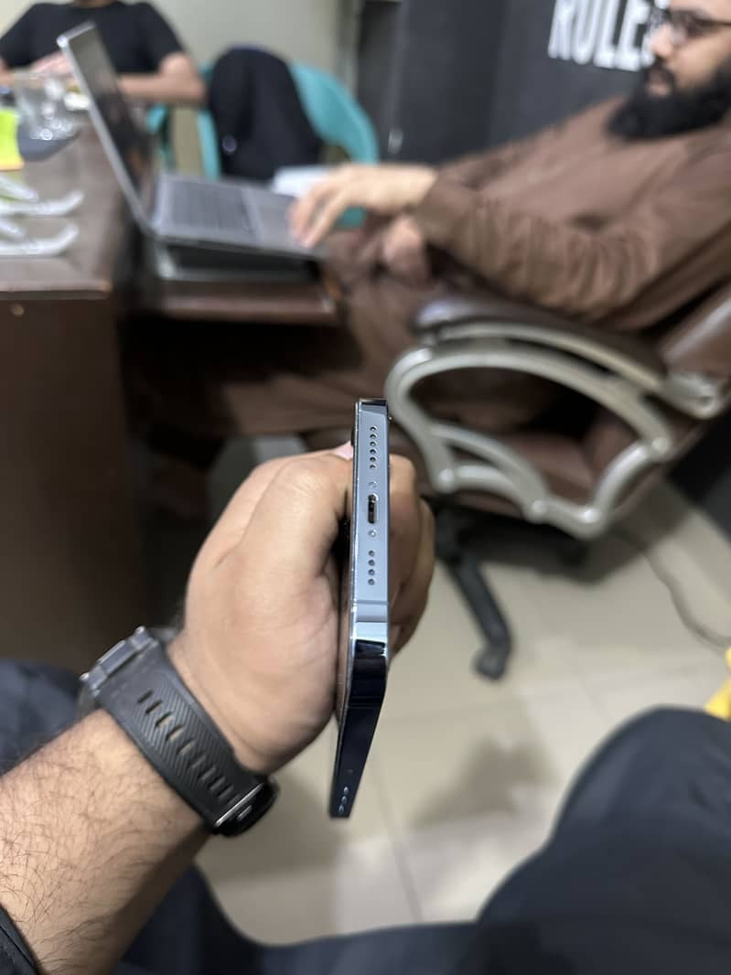 Iphone 13 pro max 1