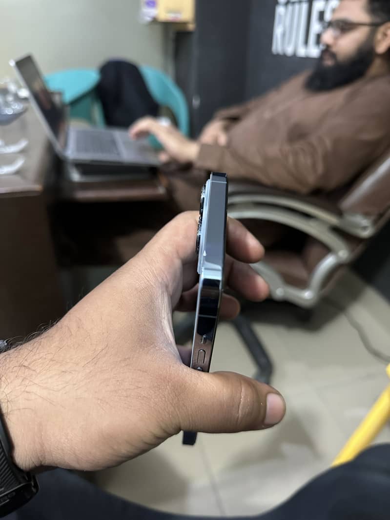 Iphone 13 pro max 5