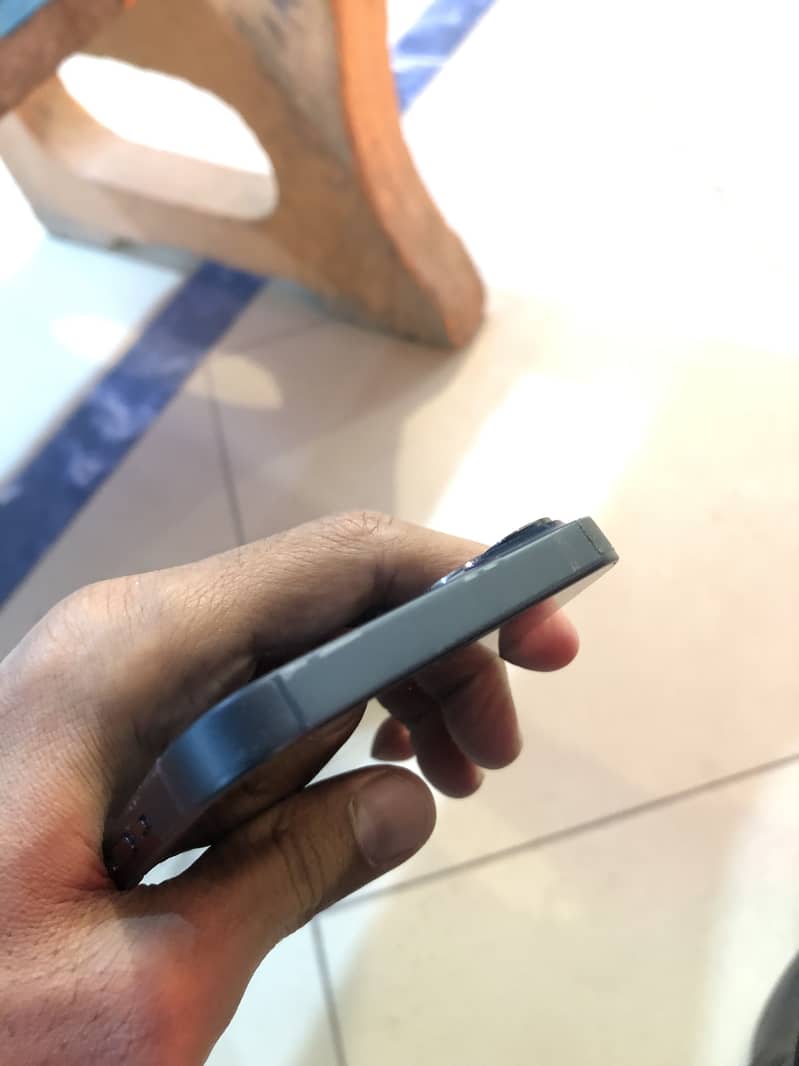 Apple iPhone 14 3