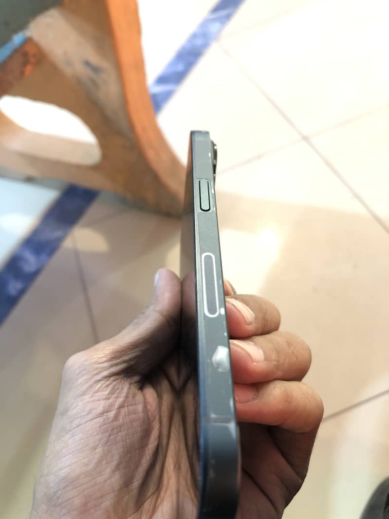 Apple iPhone 14 5