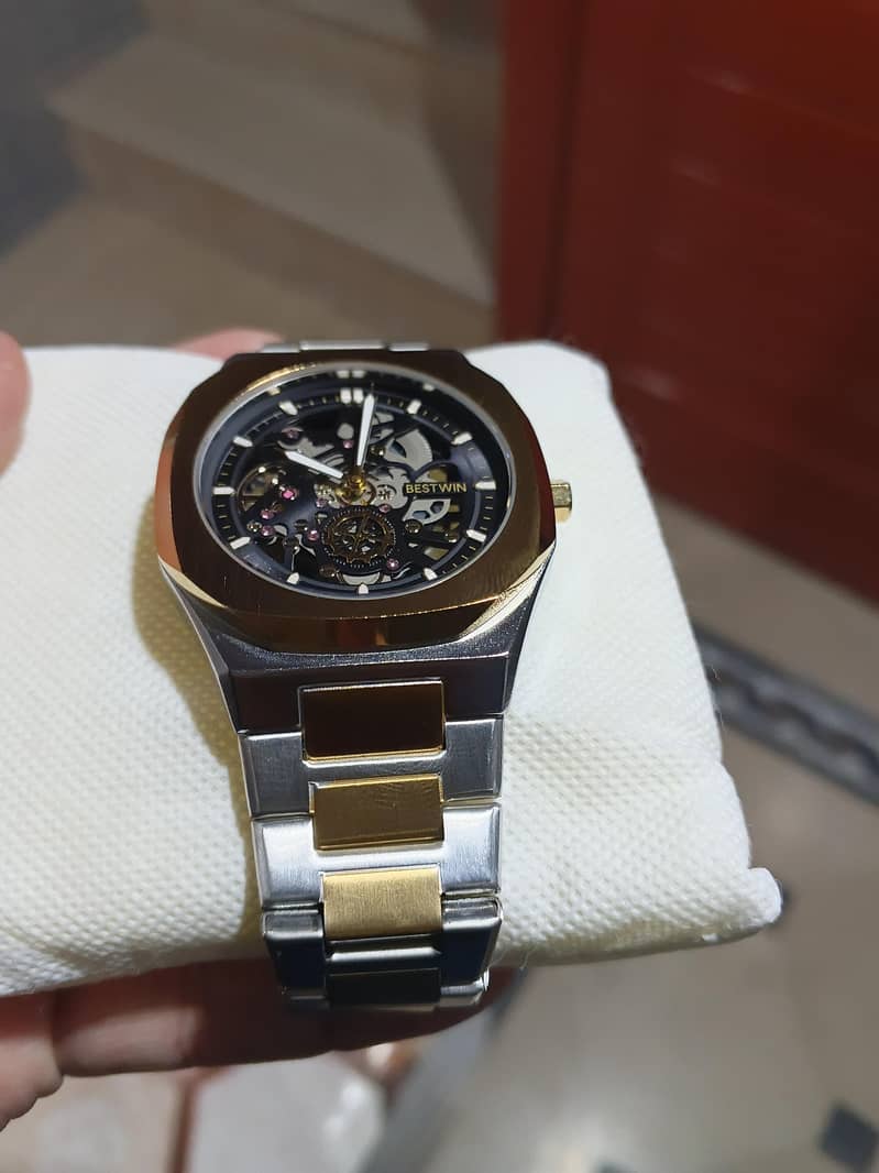 men watch 1