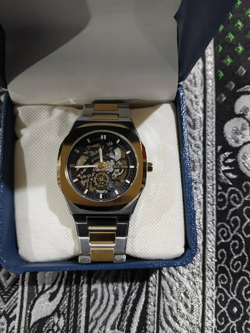 men watch 2