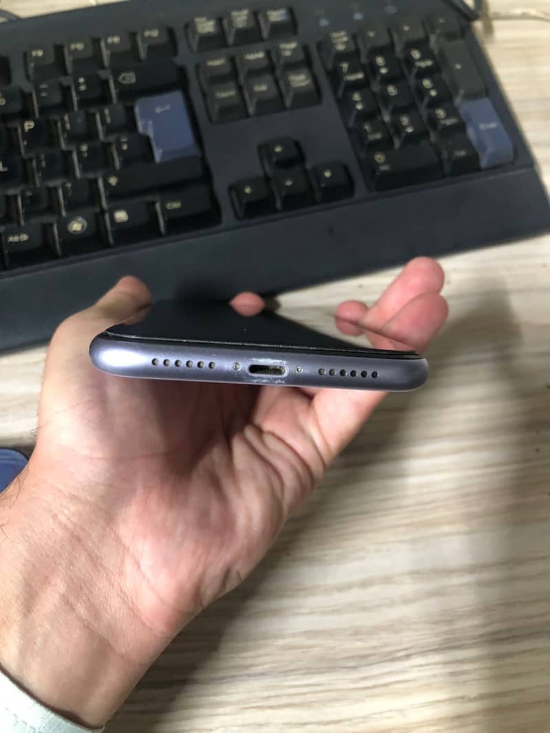 Apple iPhone 11 7