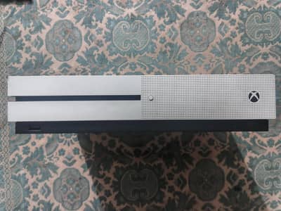 XBOX ONE S (1 TB)