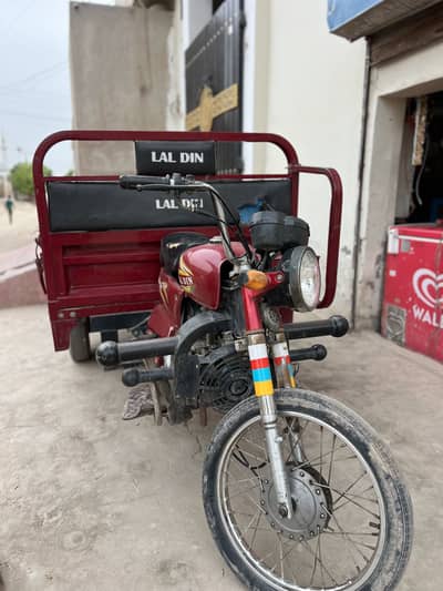 Loader rickshaw for sale is ka  Saath salemane wala box Bhi Hai