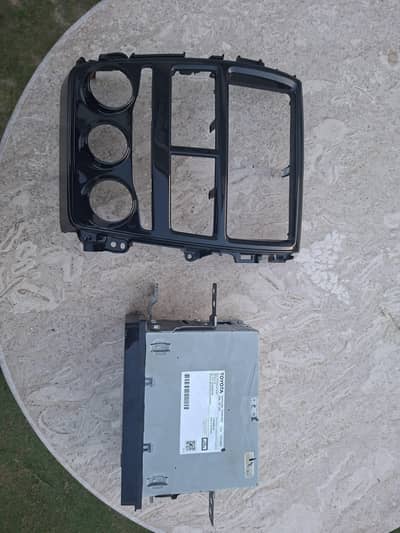TOYOTA YARIS GENUINE CD PLAYER WITH FRAME