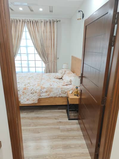 Furnished Daily basis Flat for Rent, per days & Weeks Luxurious Flat for Rent in soan garden markez