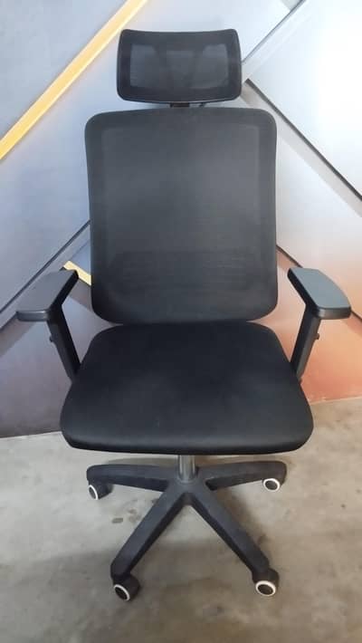 Executive Mesh Office Chair – Headrest & Adjustable Arms