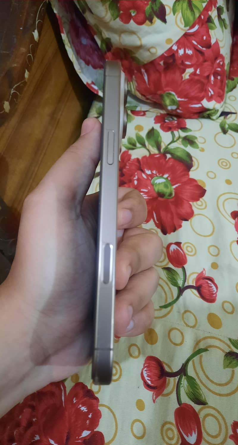 Iphone 16 pro max 1