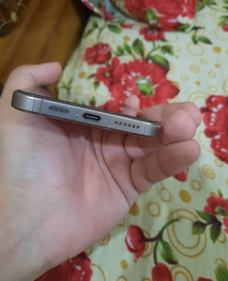 Iphone 16 pro max 3