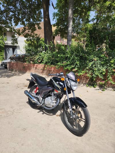 Suzuki gsx 125. . . 7000km driven. . . file missed card available. . . urgent