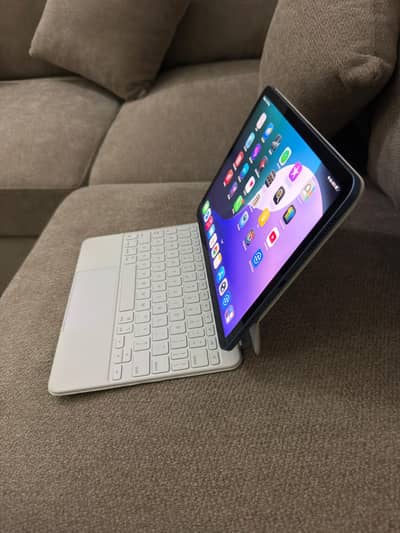 Ipad Air 5th generation  with apple magic keyboard & apple pencil