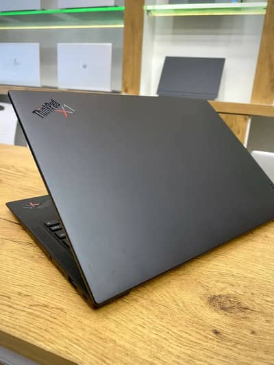 Lenovo ThinkPad X1 Carbon 7th Gen Core i7 8 gen Laptop