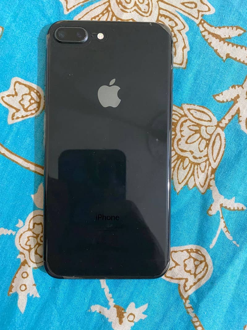 Apple iPhone 8 Plus 3