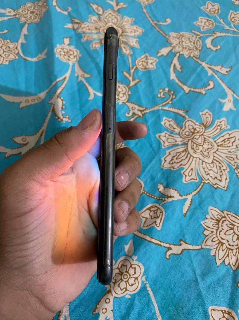Apple iPhone 8 Plus 4