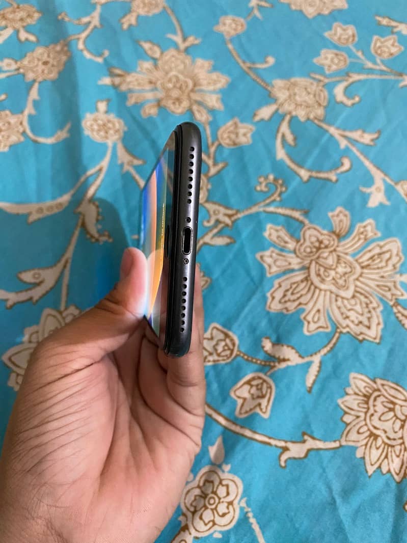 Apple iPhone 8 Plus 7
