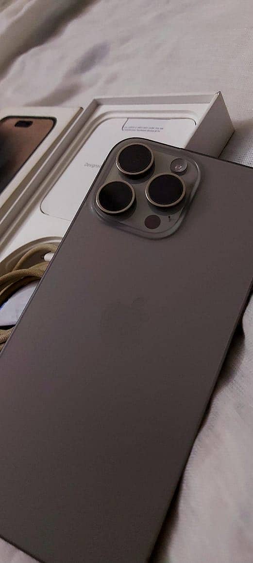 Apple iPhone 15 Pro Max 0