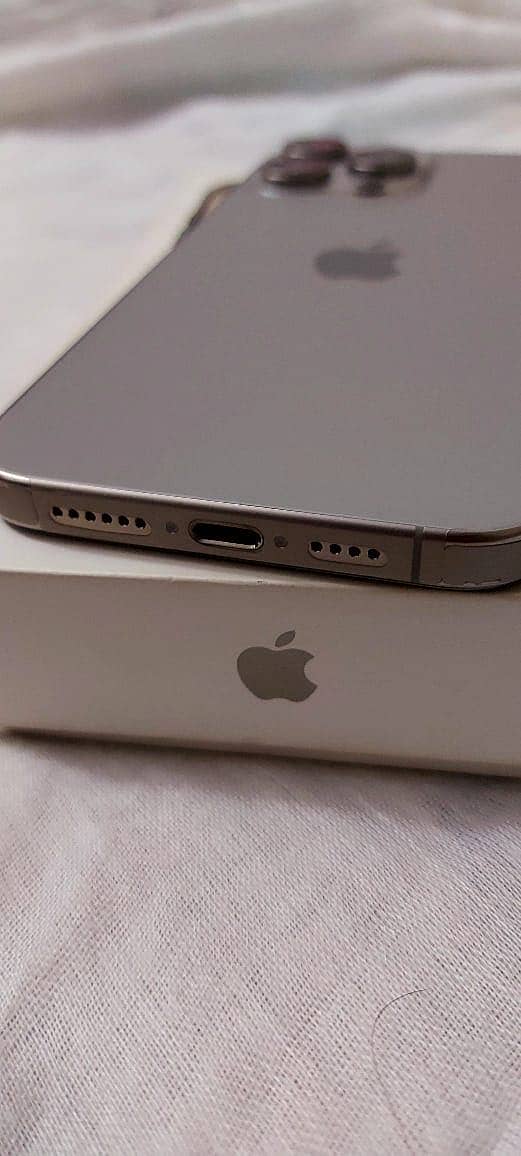Apple iPhone 15 Pro Max 7