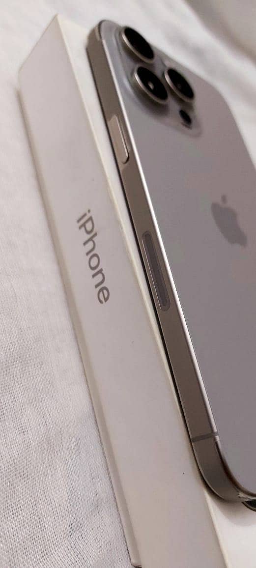 Apple iPhone 15 Pro Max 8