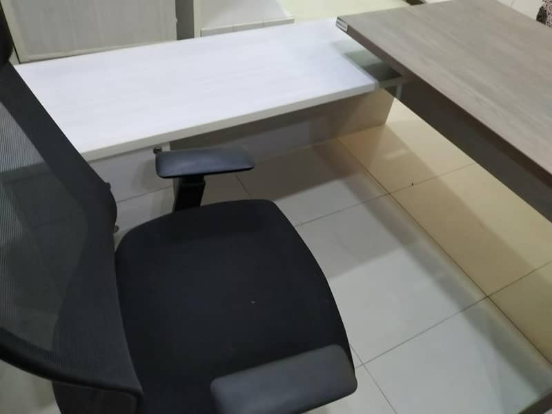 Executive table 6