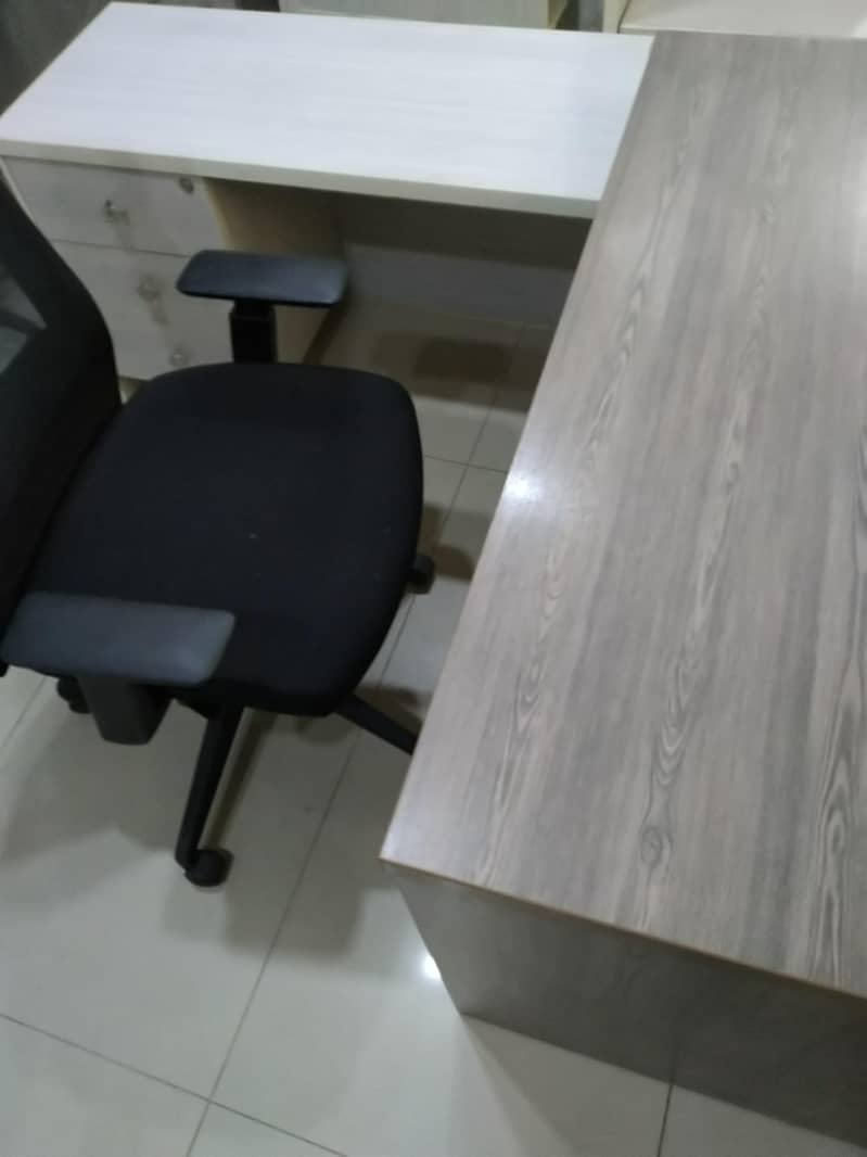 Executive table 13