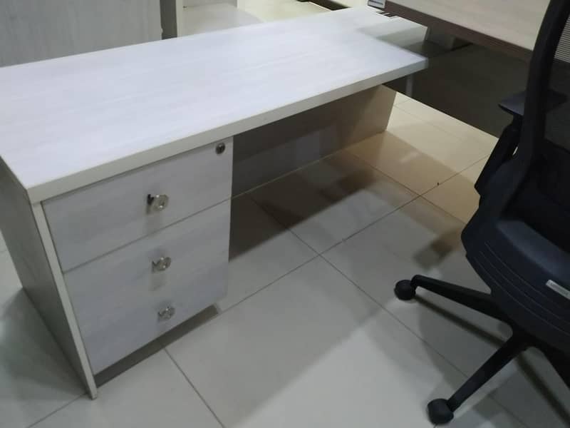 Executive table 16