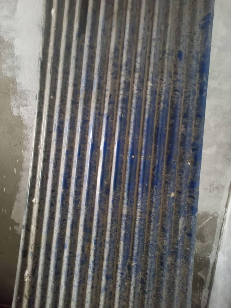 لوہے کی چادریں فار سیل اٹھ فٹ لمبائی سوا تین فٹ چوڑائی جس بھائی کو 4