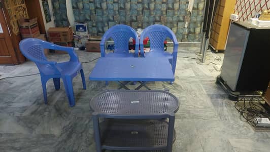 Boss Original Chairs and Table Set