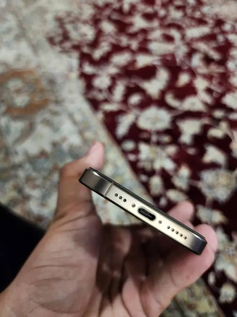 Apple iPhone 16 Pro 3