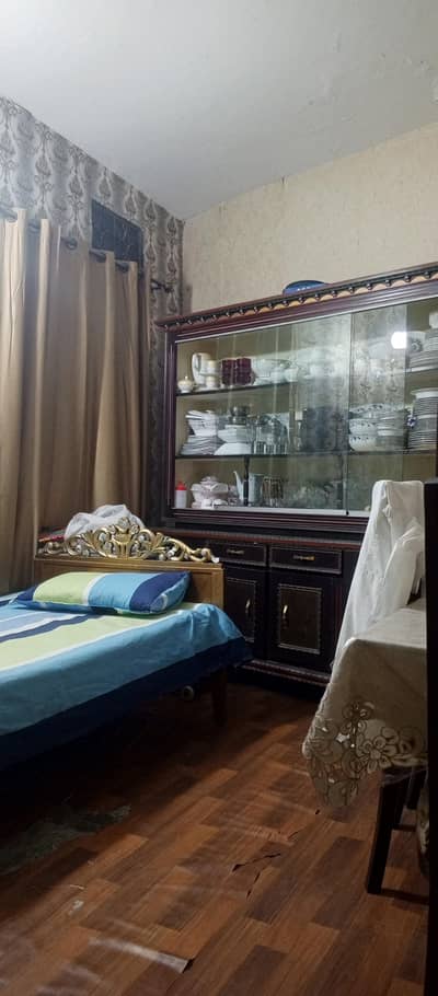 showcase like new