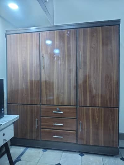 6.5 Ft Wooden Wardrobe / Cupboard – Large Size