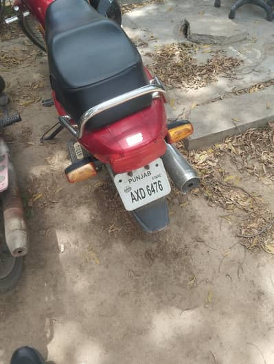 united 100 cc motorcycle bike in excellent condition