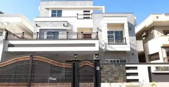 house maid female /care taker female /supervise female