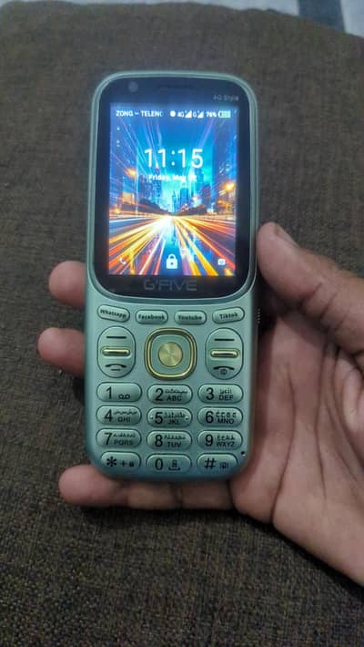 g five 4g hotspot Kali ye best ha boX charger b ha 10 munth ki waranti