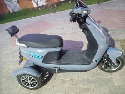 YJ FUTURE SCOOTY