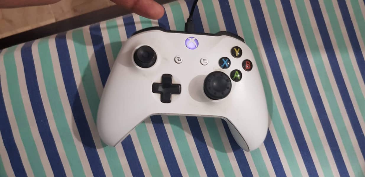 X Box One with Wireless Controller 2