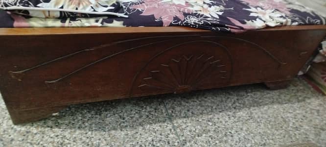 old big taj bed