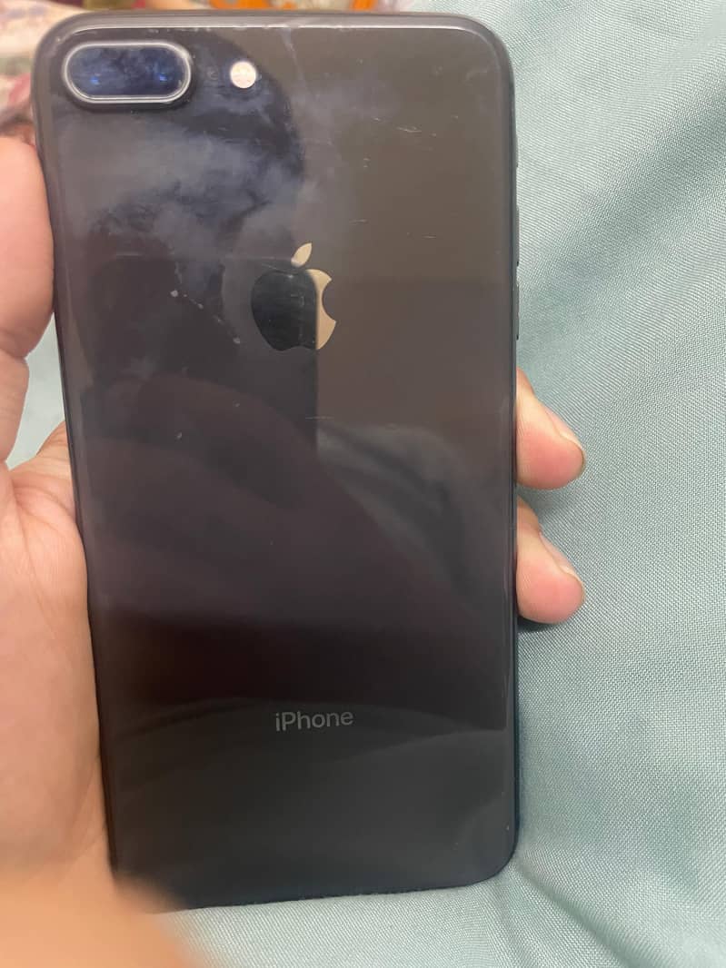 Apple iPhone 8 Plus 3