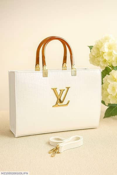 white luxurious tote bag with detadetschable strap & zipper pocket