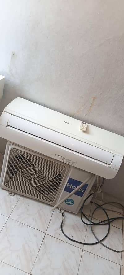 Haier 1 ton non inverter AC  require gas  03212144916 whatsap